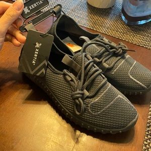 Xertia youth shoes